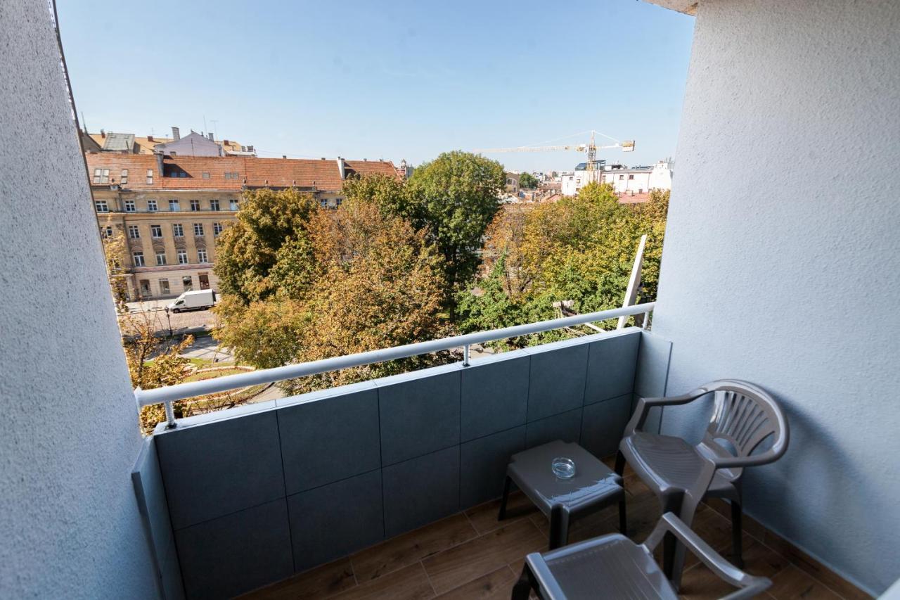 Leogrand Apartments On Svobody Avenue 6-8 リヴィウ エクステリア 写真